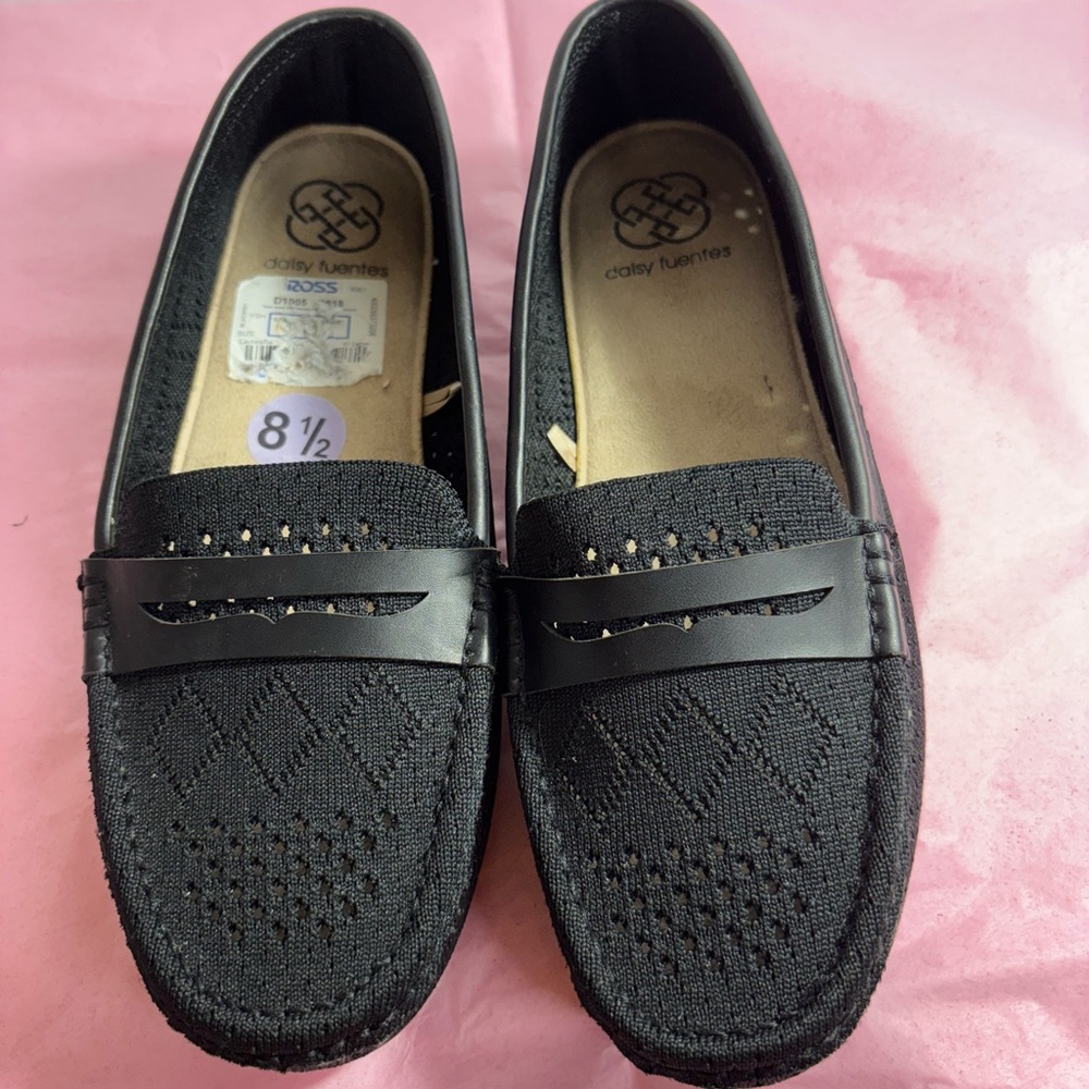 Daisy Fuentes Black Penny Loafers. Sz 8 1/2. NWOT. Great Condition!